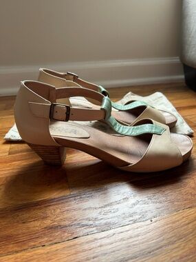 Esska Women’s Beige and Mint Low Heel Sandals